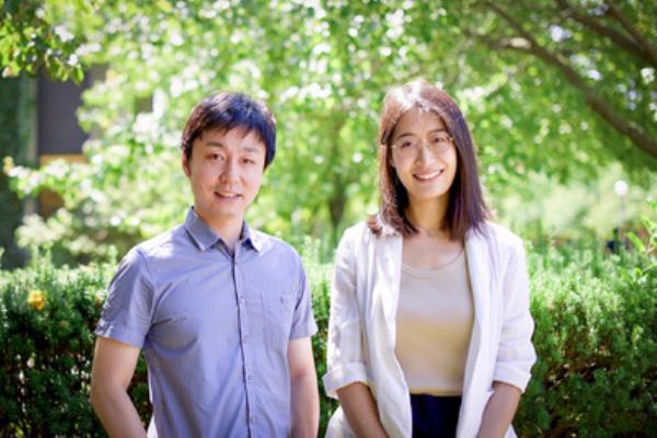 这张图片是参与该研究的两位研究人员的户外肖像。